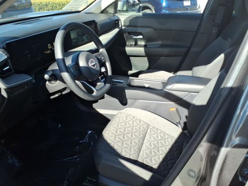 Certified 2025 Nissan Kicks SV image 14