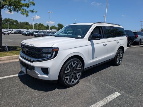 New 2026 Ford Expedition Platinum w/ Platinum Ultimate Package AWD/4WD image 4
