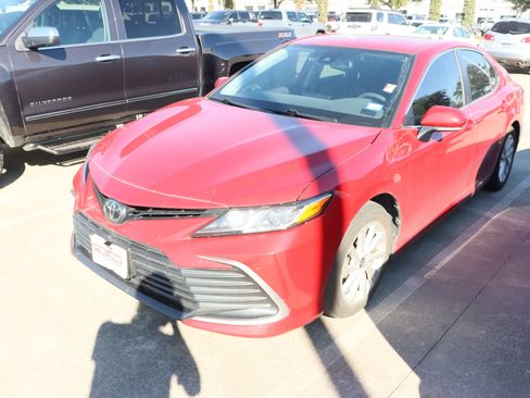Used 2023 Toyota Camry LE image 6