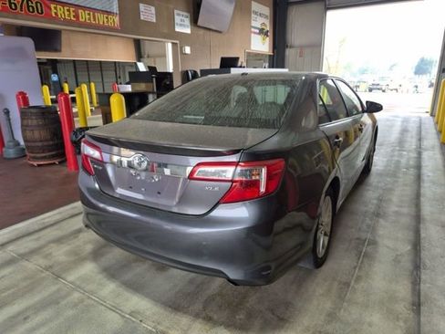 Used 2014 Toyota Camry XLE image 5