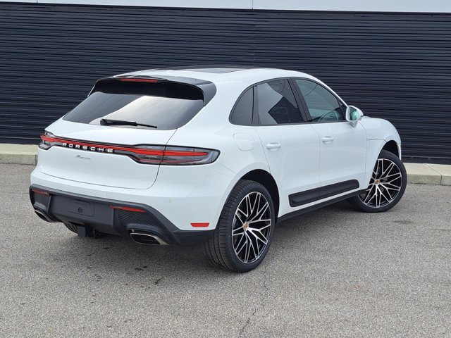 Used 2026 Porsche Macan AWD/4WD image 7