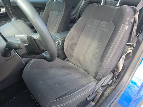 Used 2018 Ford Mustang Coupe RWD image 18