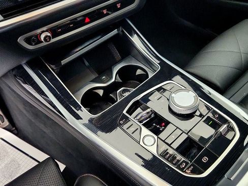 Used 2024 BMW X7 xDrive40i w/ M Sport Package AWD/4WD image 16