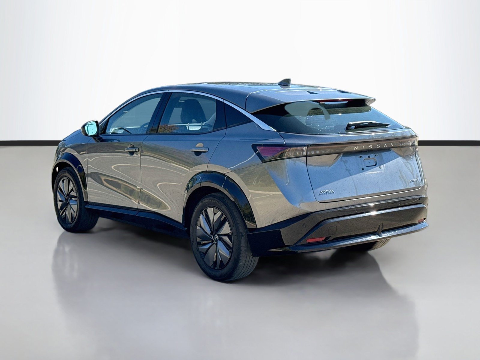 Used 2023 Nissan Ariya FWD image 5
