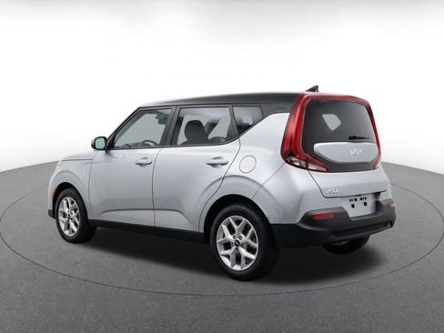 Used 2025 Kia Soul LX w/ LX Technology Package FWD image 7