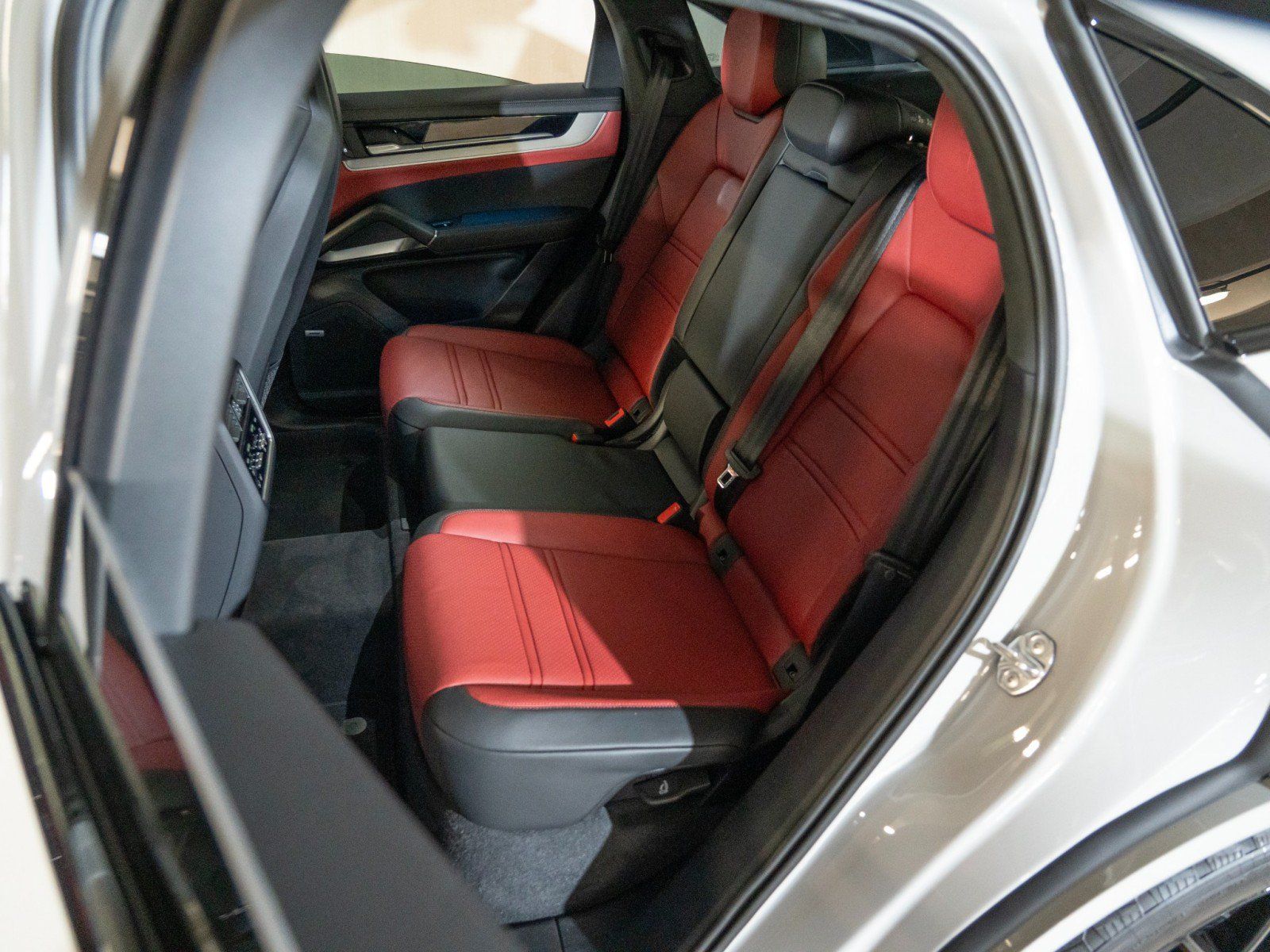 Certified 2026 Porsche Cayenne GTS AWD/4WD image 22