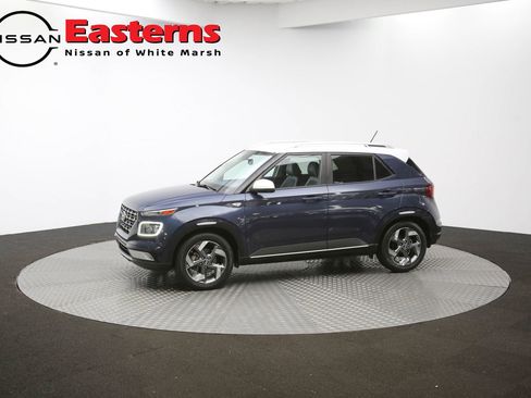 Used 2023 Hyundai Venue Limited image 94