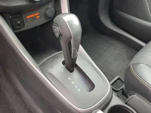 Used 2019 Chevrolet Trax LT w/ LT Convenience Package image 18