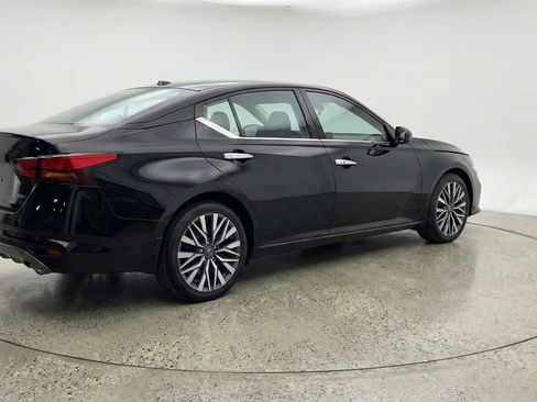 Used 2025 Nissan Altima 2.5 SV FWD image 9