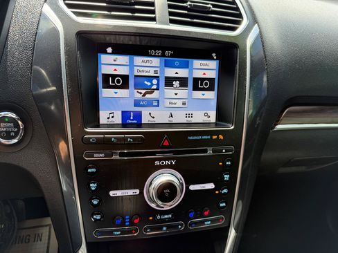 Used 2018 Ford Explorer Limited w/ Equipment Group 301A AWD/4WD image 8