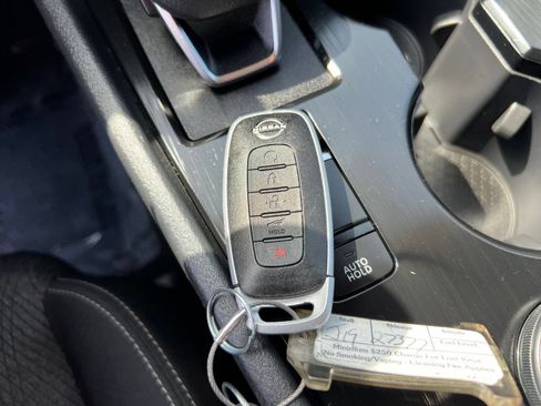 Used 2025 Nissan Rogue SV AWD/4WD image 21