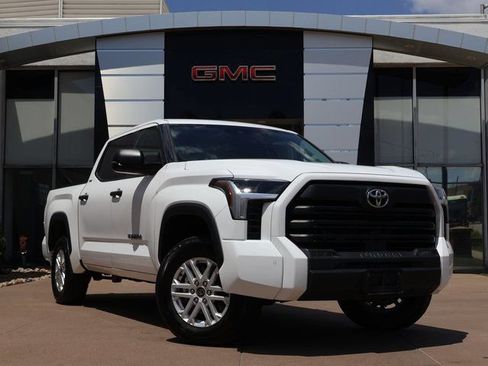 Used 2022 Toyota Tundra SR5 w/ SR5 Convenience Package AWD/4WD image 1