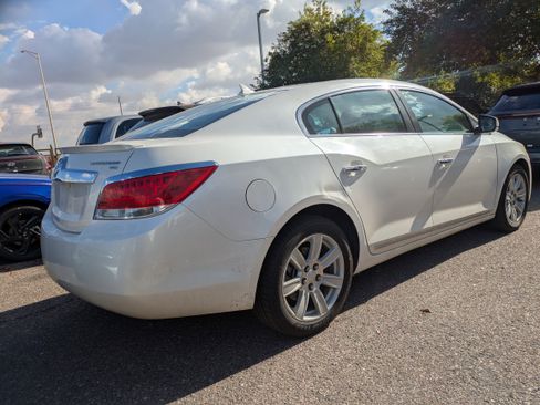 Used 2011 Buick LaCrosse CXL image 2