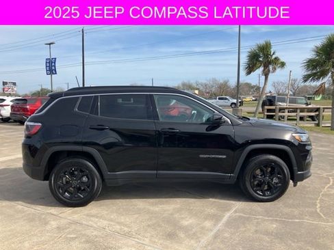 Used 2025 Jeep Compass Latitude w/ Convenience Group image 8