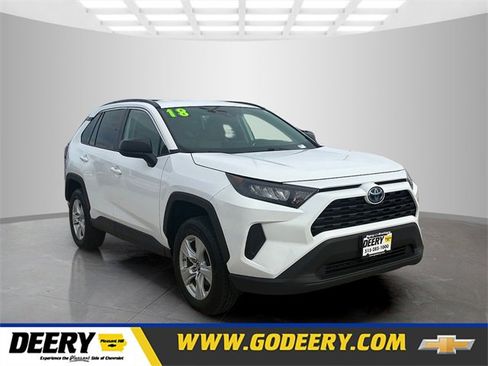 Used 2021 Toyota RAV4 LE image 1