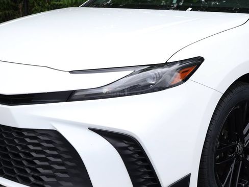 Used 2025 Toyota Camry SE FWD image 3