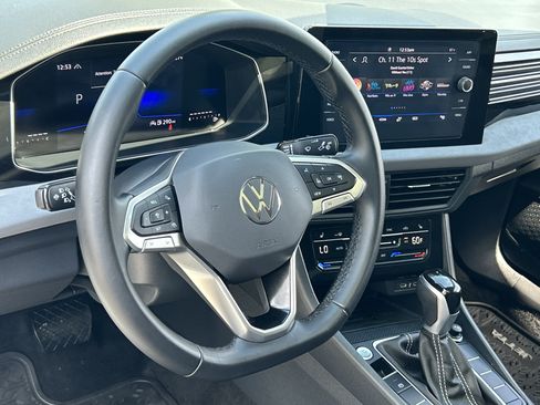 Used 2025 Volkswagen Jetta SE FWD image 27