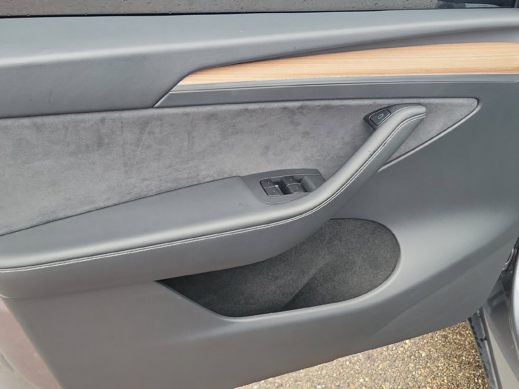 Used 2025 Tesla Model Y Performance AWD/4WD image 8