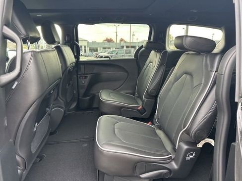 New 2026 Chrysler Pacifica Limited w/ S Appearance Package image 9