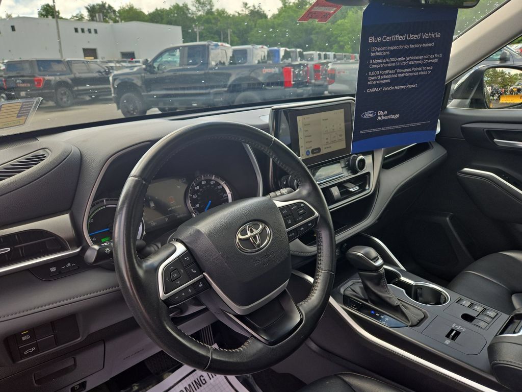 Used 2023 Toyota Highlander XLE AWD/4WD image 7