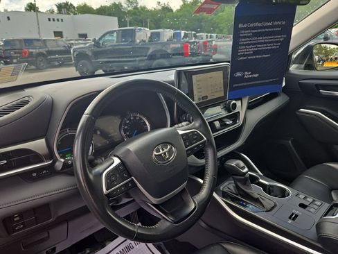 Used 2023 Toyota Highlander XLE AWD/4WD image 7