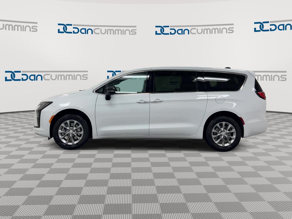 New 2027 Chrysler Pacifica Select w/ Family Tech Group AWD/4WD image 5
