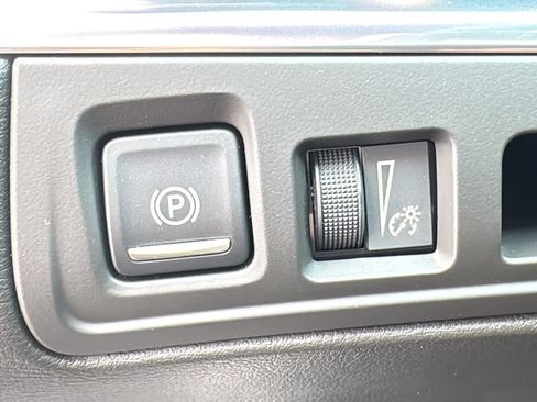 Certified 2018 Cadillac XT5 Luxury w/ Driver Awareness Package FWD image 10