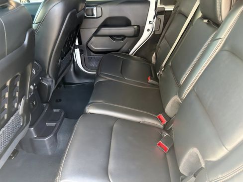 Used 2022 Jeep Wrangler Unlimited Rubicon w/ Trailer Tow Package image 14