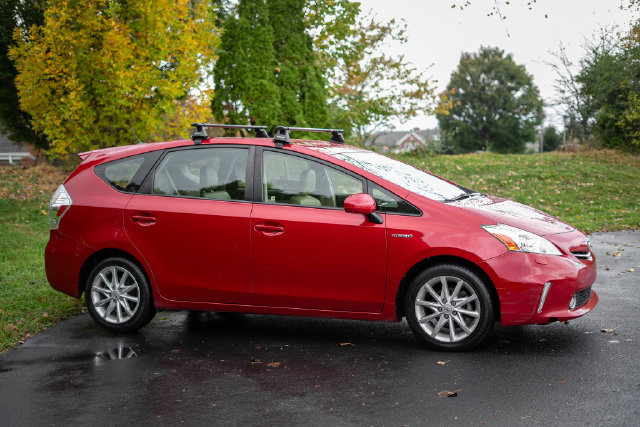 Used 2014 Toyota Prius V Five FWD image 4