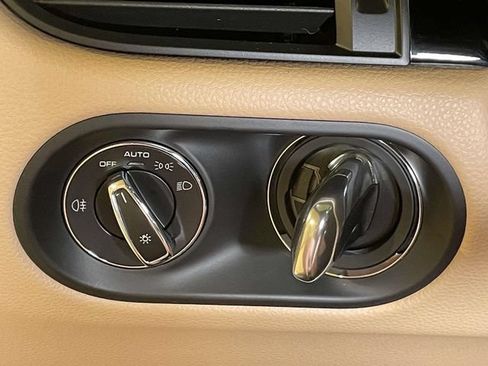 Certified 2026 Porsche Macan AWD/4WD image 39