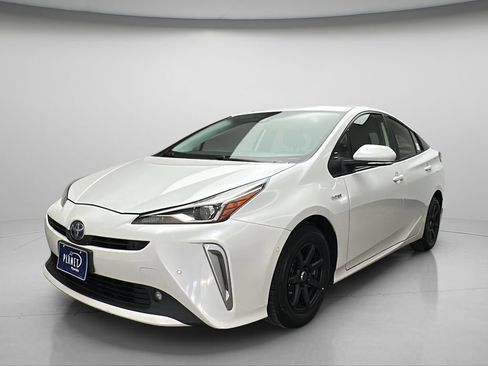 Used 2021 Toyota Prius LE w/ Carpet Mat Package (TMS) AWD/4WD image 2