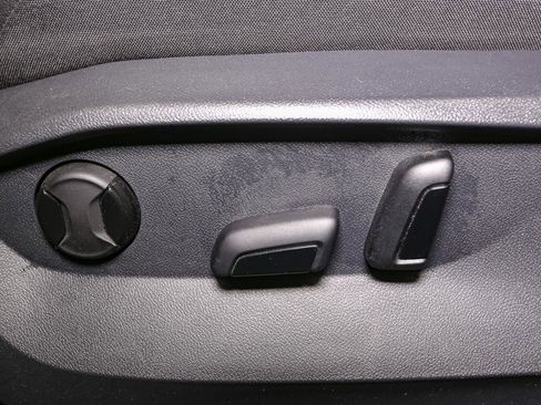 Used 2022 Volkswagen Tiguan SE image 43