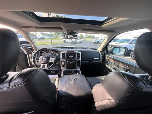 Used 2018 RAM 1500 Laramie w/ Convenience Group AWD/4WD image 39