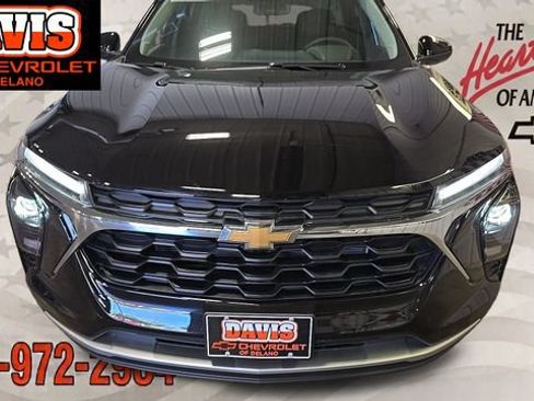 New 2026 Chevrolet Trax LT w/ LT Convenience Package FWD image 23