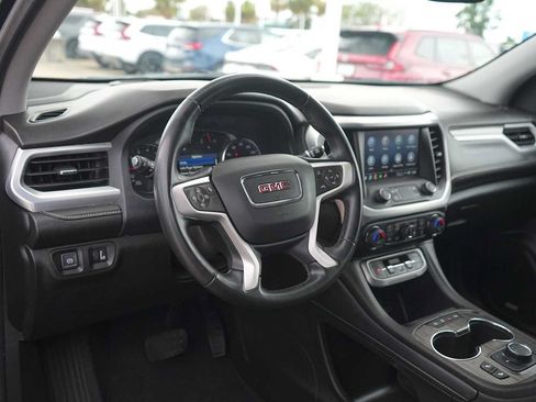 Used 2023 GMC Acadia SLT FWD image 2