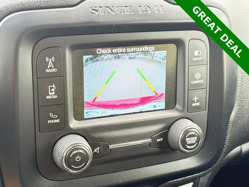 Used 2016 Jeep Renegade Latitude w/ Advanced Technology Group AWD/4WD image 26