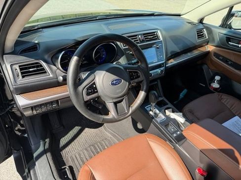 Used 2017 Subaru Outback 3.6R Touring AWD/4WD image 12
