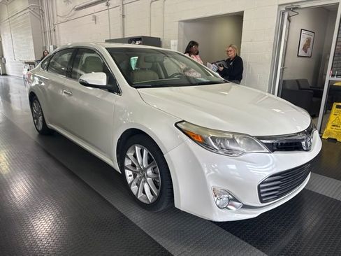 Used 2013 Toyota Avalon XLE Touring FWD image 3