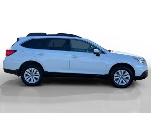 Used 2016 Subaru Outback 2.5i Premium image 6