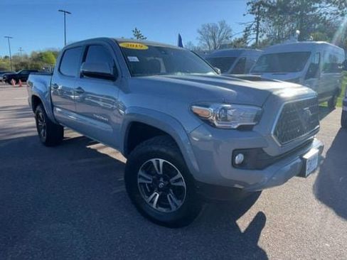 Used 2019 Toyota Tacoma TRD Sport AWD/4WD image 8