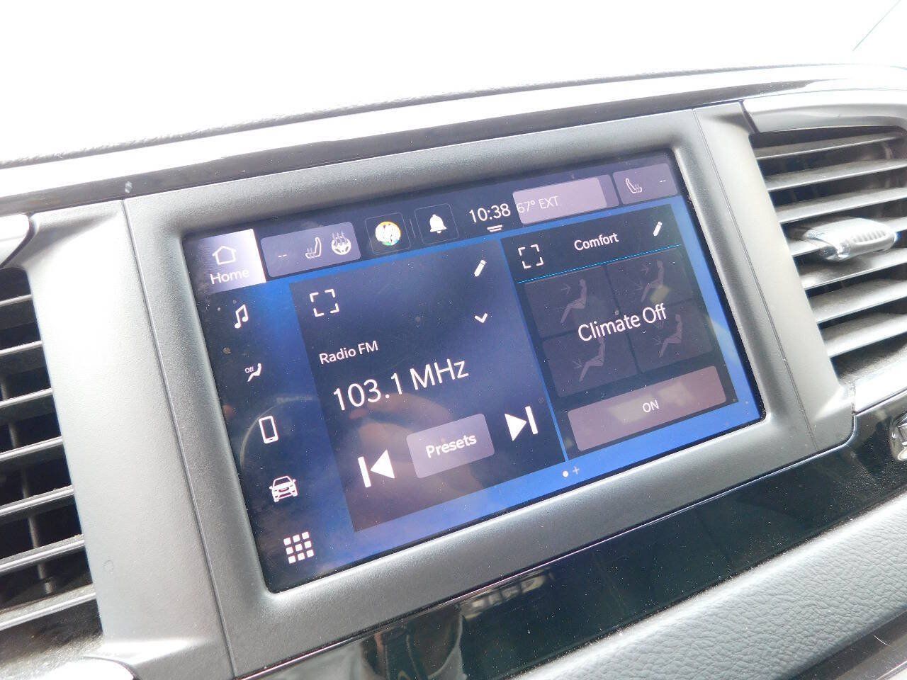 Used 2022 Chrysler Voyager LX FWD image 34