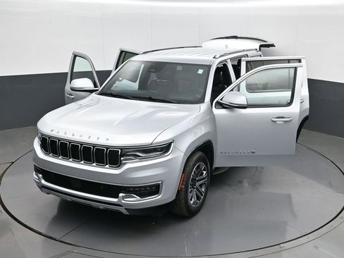 Used 2022 Jeep Wagoneer Series III image 31