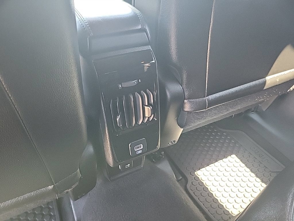 Used 2025 Jeep Compass Trailhawk AWD/4WD image 35