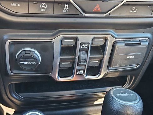 Used 2022 Jeep Gladiator Sport image 28