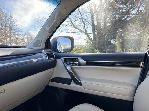 Used 2022 Lexus GX 460 image 28