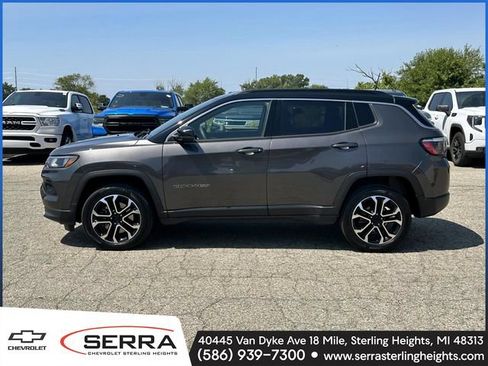 Used 2023 Jeep Compass Limited AWD/4WD image 2