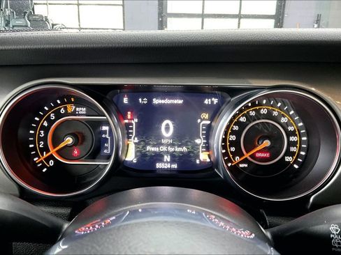 Used 2020 Jeep Wrangler Unlimited Sahara w/ Dual Top Group AWD/4WD image 13