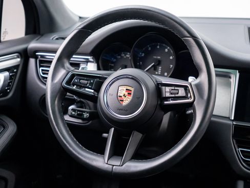 Certified 2023 Porsche Macan AWD/4WD image 12
