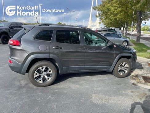 Used 2017 Jeep Cherokee Trailhawk AWD/4WD image 1