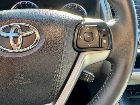 Used 2016 Toyota Highlander Limited image 35